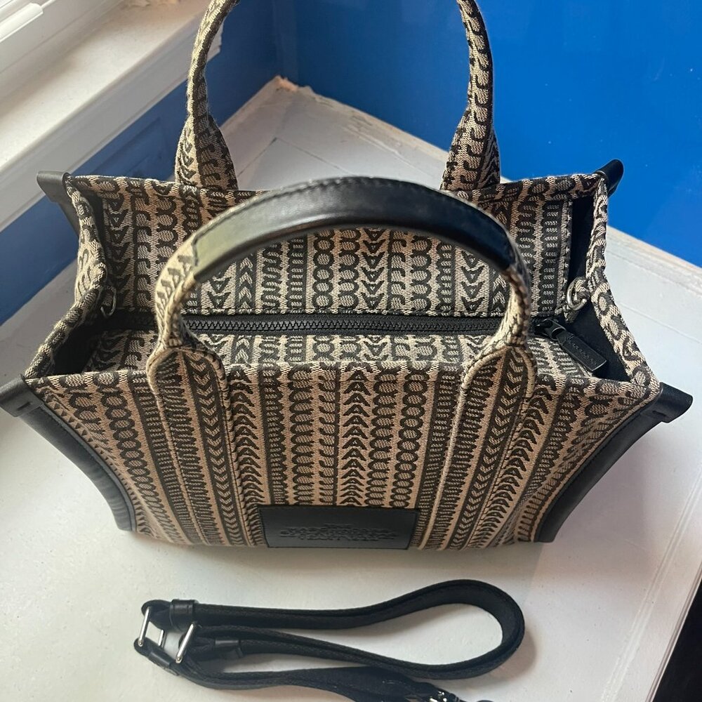 Marc Jacobs Monogram Jacquard Medium Tote - Picture 3 of 4